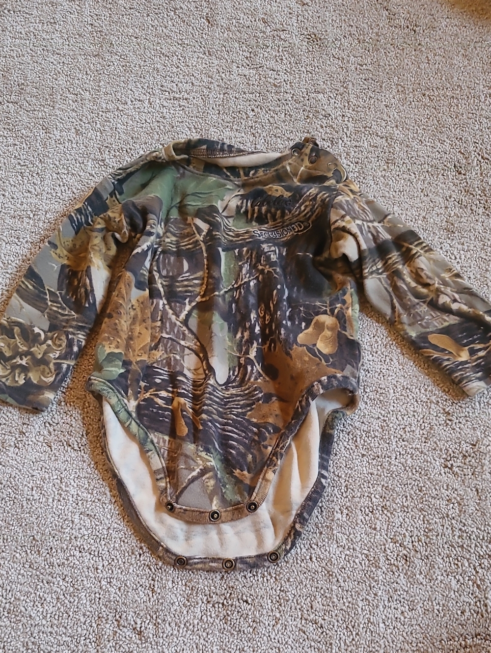 Cabelas Camo Long-Sleeve Baby Bodysuit - Realtree Style